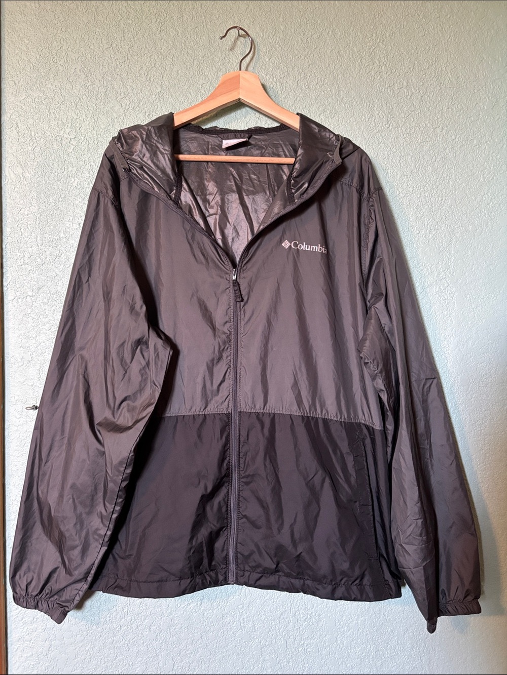 Columbia Men's Charcoal and Dark Gray Lightweight Rain Jacket Large Like New